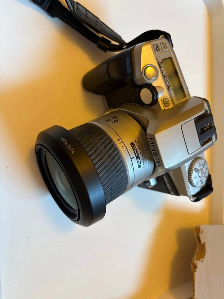 Vintage Minolta Camera with Lenses & Flash - photo 4