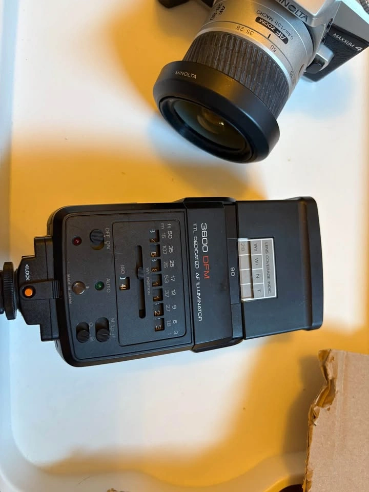 Vintage Minolta Camera with Lenses & Flash - photo 5