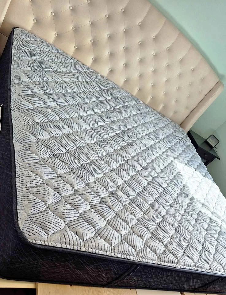 Serta King Mattress Waters Edge FM 23