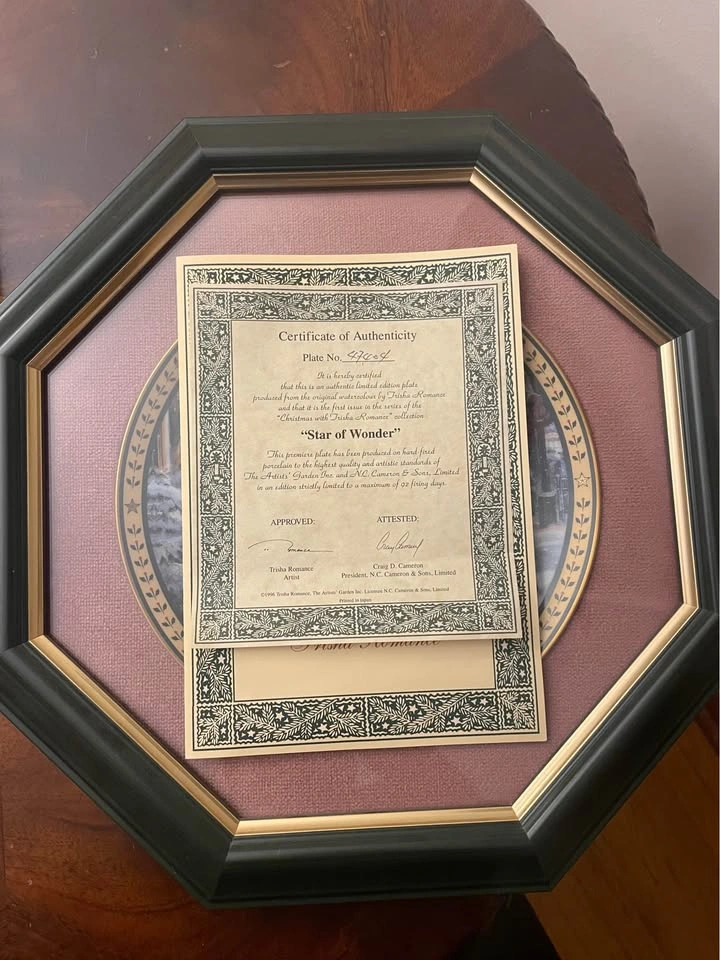 Limited Edition Trisha Romance Collectors Plate - photo 2