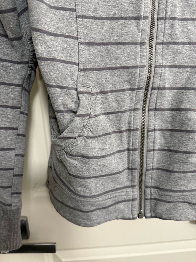 Lululemon Grey Movement Jacket - Size 4 - photo 3