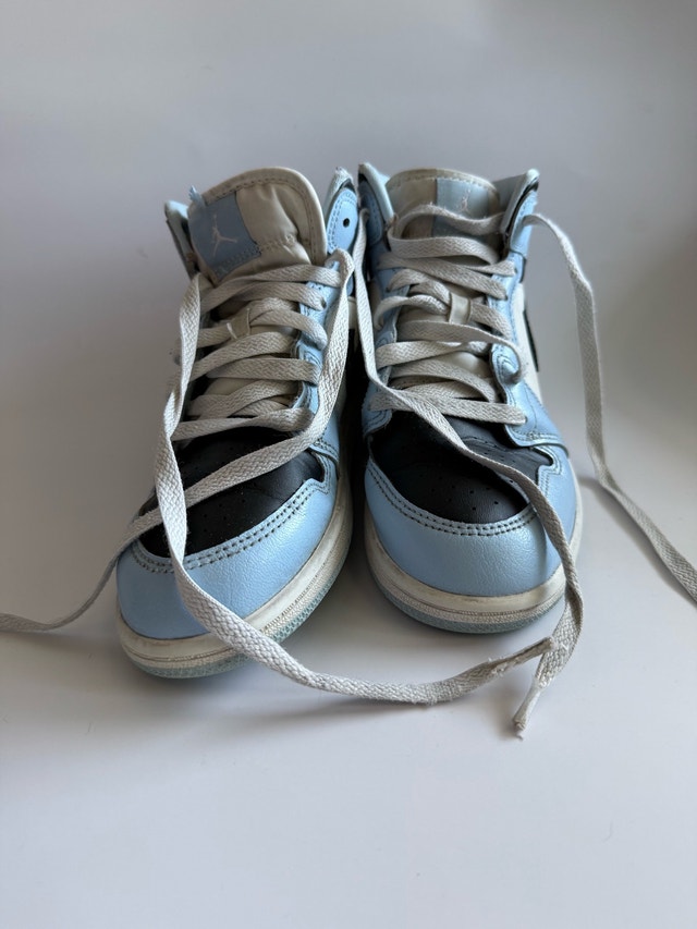 Nike Kids Air Jordan 1 Mid Sneakers Size 2Y - photo 2