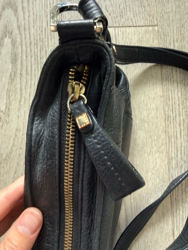 Liz Claiborne 100% Genuine Leather Small Black Bag - photo 3
