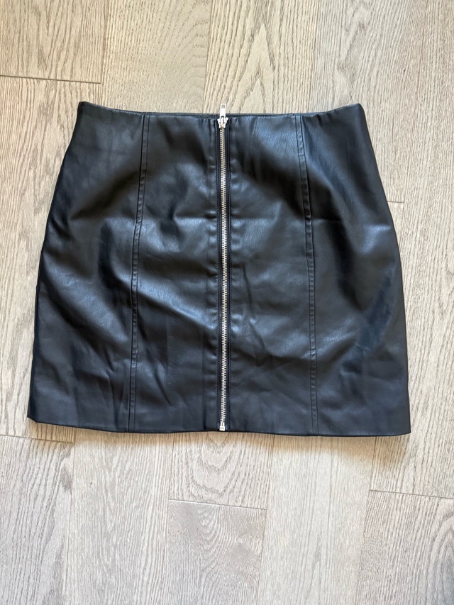 Forever 21 Faux Leather High Rise Mini Skirt M