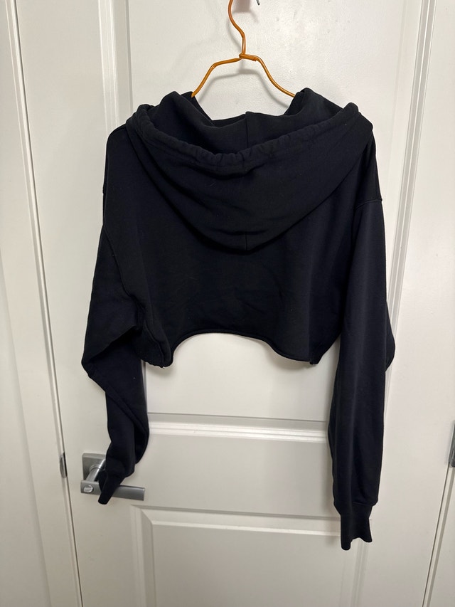 Aritzia the Constant Cropped Black Hoodie - Size 1 - photo 5