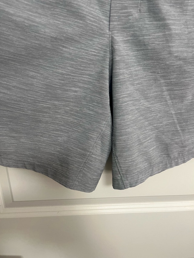 Lululemon Athletica Men's Elastic Lined Shorts - Light Grey - photo 3
