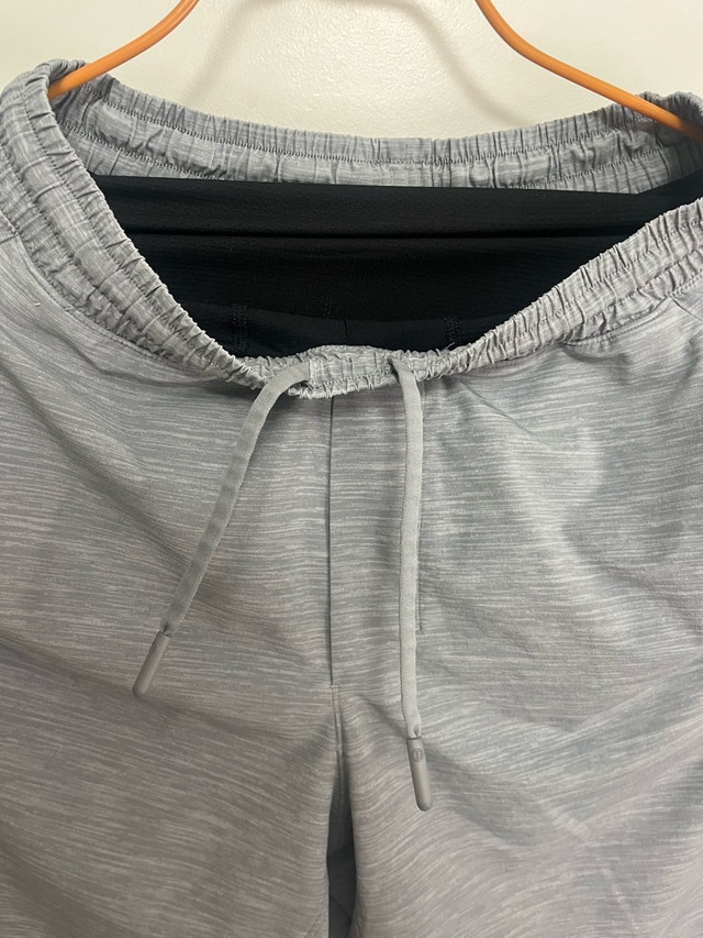 Lululemon Athletica Men's Elastic Lined Shorts - Light Grey - photo 5