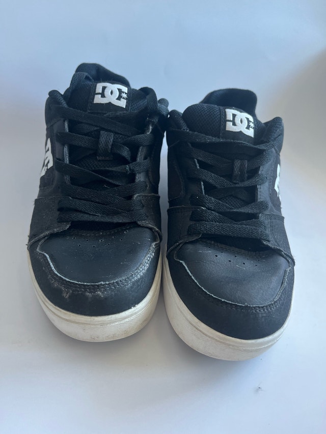 DC Black Low-Top Skate Sneakers White Logo Size 8.5 - photo 2