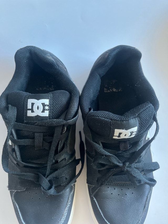 DC Black Low-Top Skate Sneakers White Logo Size 8.5 - photo 3