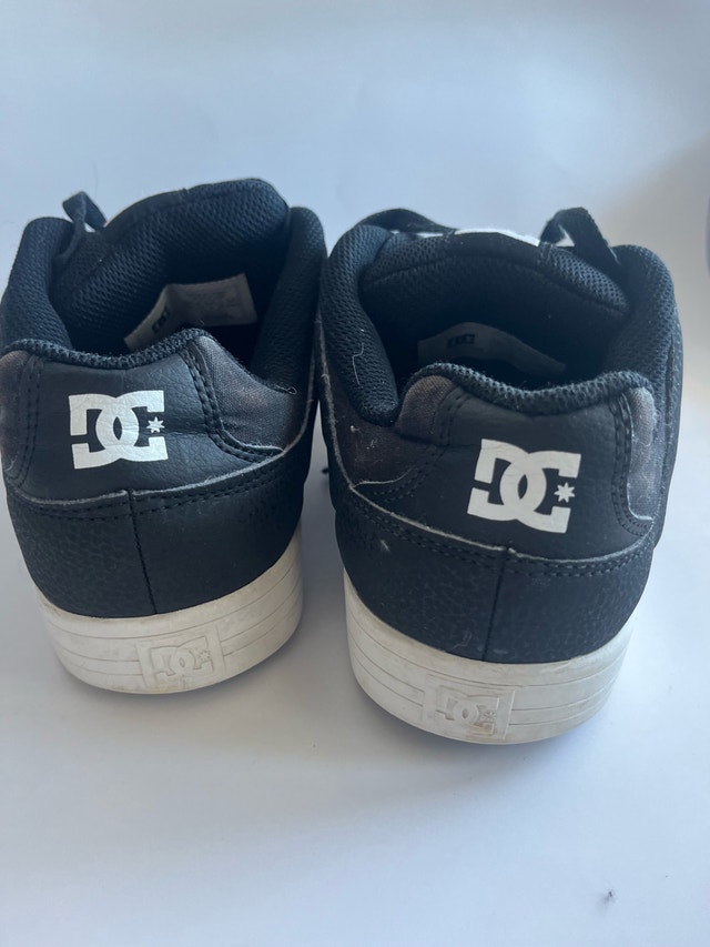 DC Black Low-Top Skate Sneakers White Logo Size 8.5 - photo 5