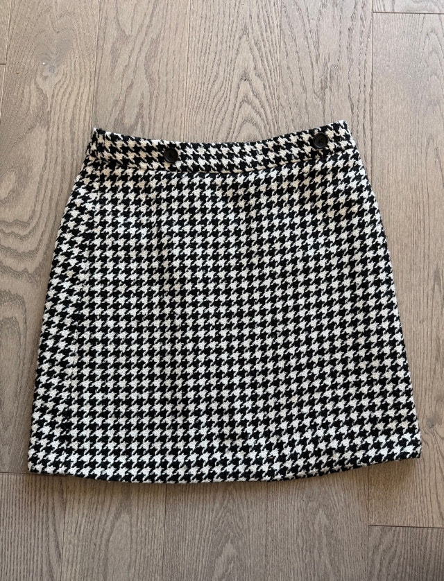 Banana Republic Black & White Houndstooth Skirt Size 2