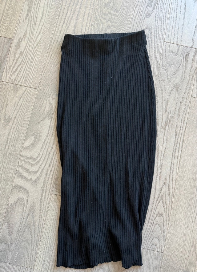 Zara Black High Ride Below Knee Ribbed Skirt S
