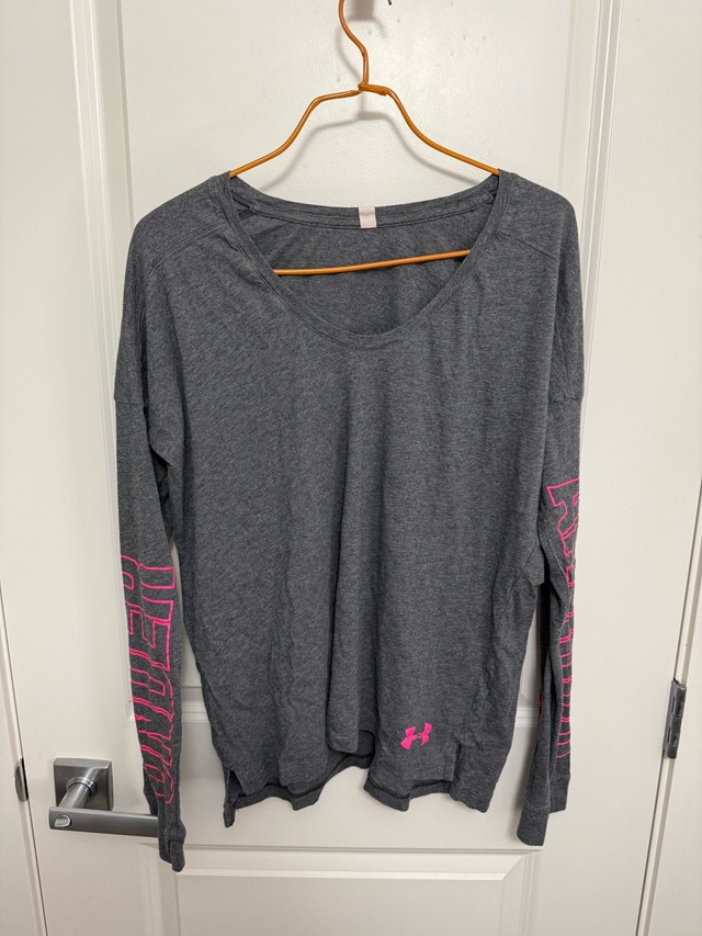 Under Armour Women's Long Sleeve Tee - Size M