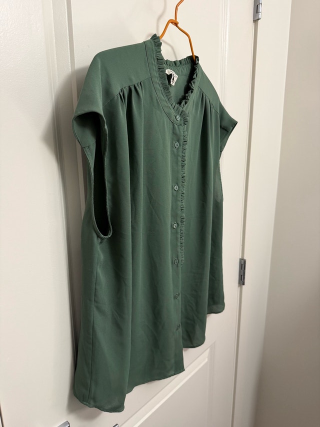 RW&Co Women's Green Ruffle-Trim Button Front Blouse XL - photo 3