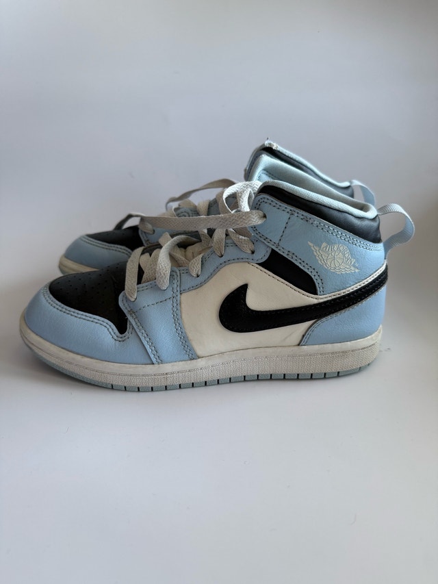 Nike Kids Air Jordan 1 Mid Sneakers Size 2Y