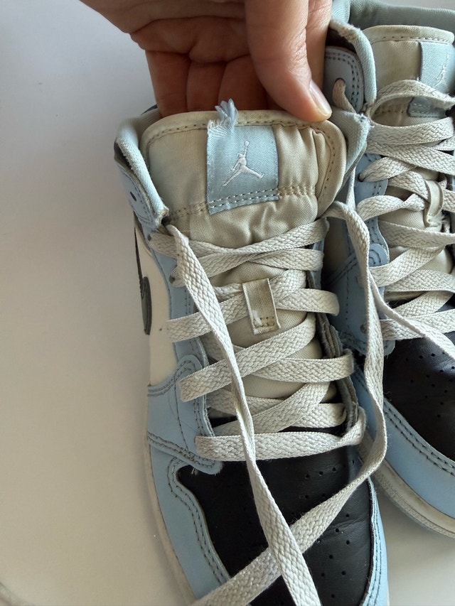 Nike Kids Air Jordan 1 Mid Sneakers Size 2Y - photo 3