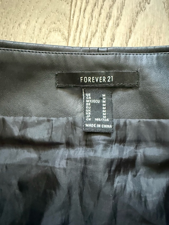 Forever 21 Faux Leather Mini Skirt M - photo 2