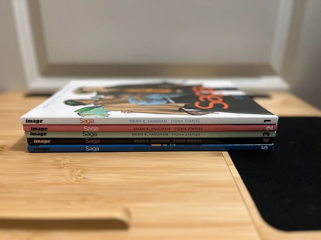 Saga Graphic Novels Vol. 1-5 Complete Set - Image Comics - photo 3