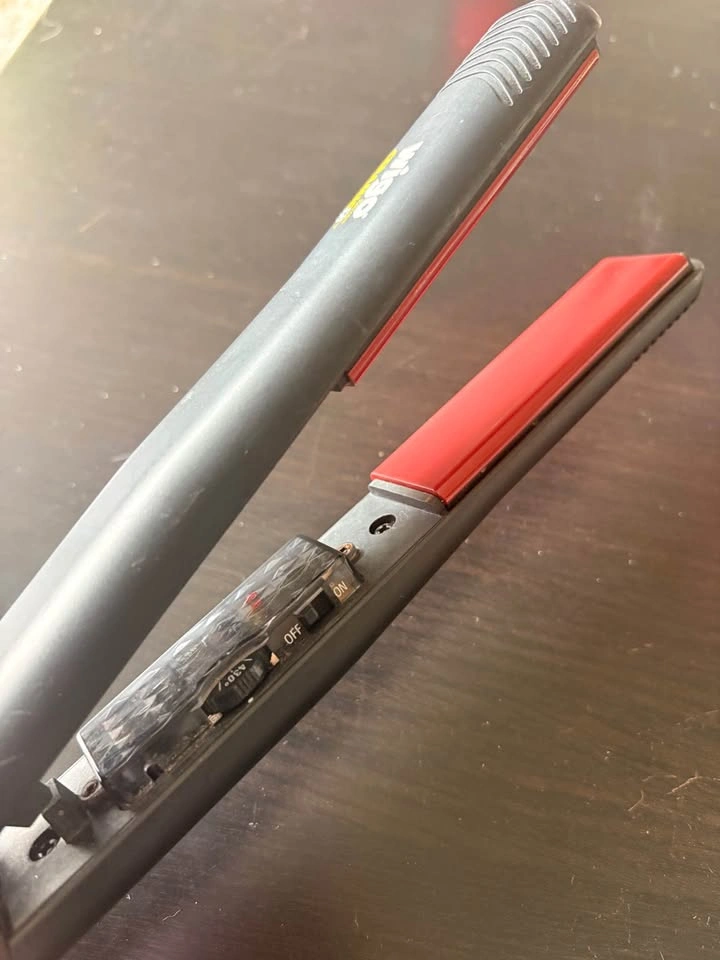 Ceramic Hair Straightener - photo 2