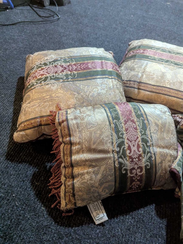 Croscill Decorative Pillow Set - photo 2