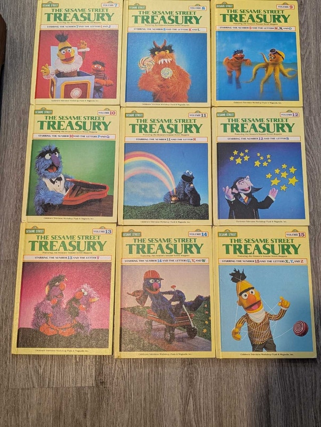 Vintage 1983 Sesame Street Treasury Books Collection - photo 2