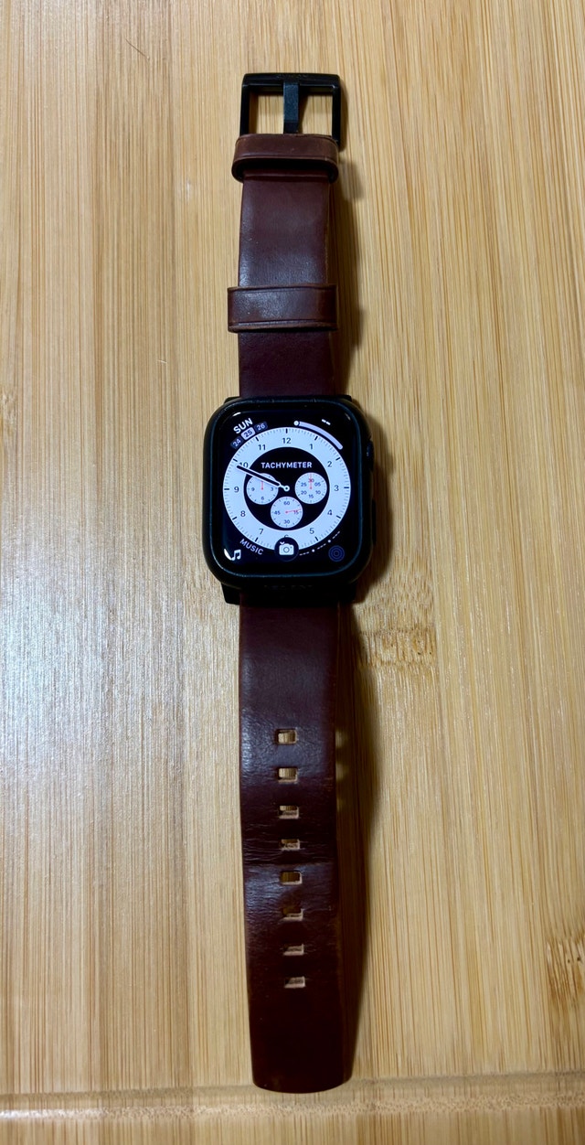 Apple Watch Series 8 GPS + Nomad Leather Band & Accessories - photo 3