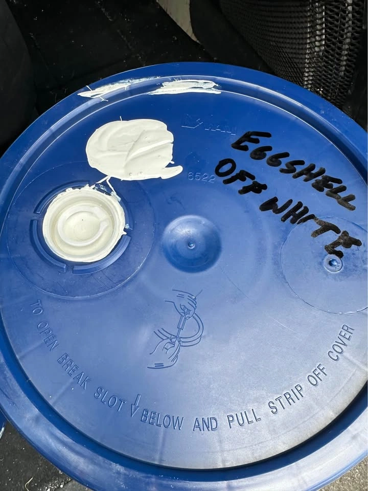 New Full Pail Latex Eggshell Paint - Off White - photo 2