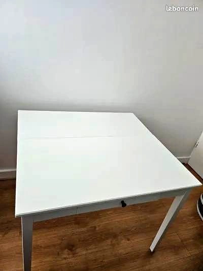 Drop leaf Dining table