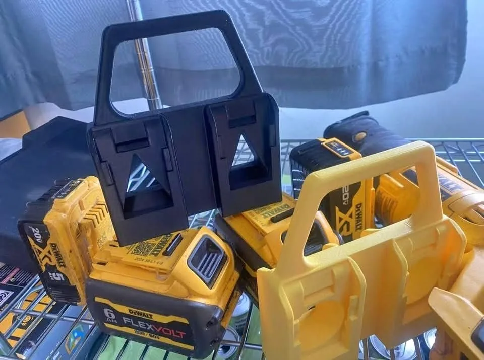 DeWalt 4-Battery Portable Holder thumbnail