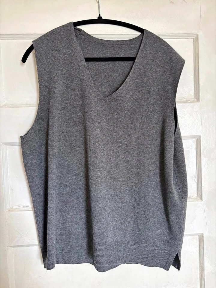 MUJI grey knit vest XXL