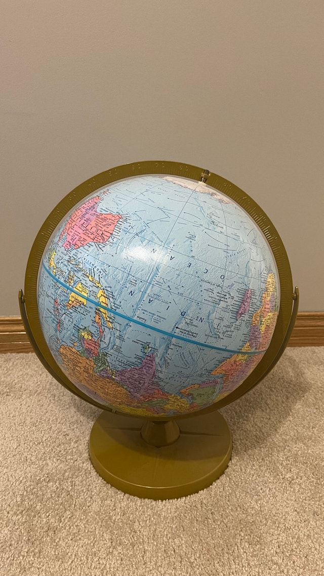 Vintage Globe with Golden Frame - photo 2