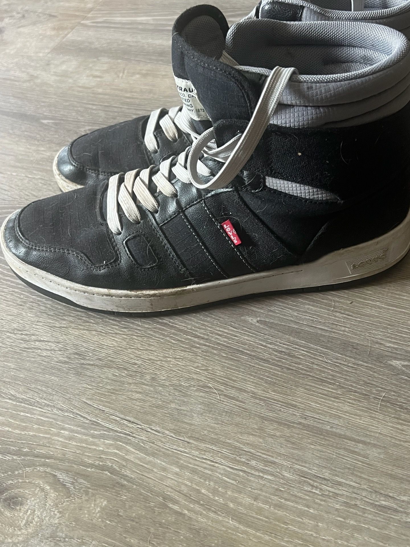🔥 Levi’s Men’s Black Lifestyle Sneakers – Size 12 🔥 - photo 2