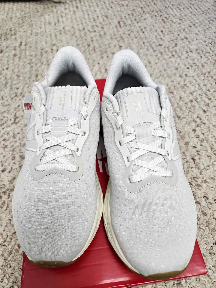 New Balance Women's Running Shoes Size 5.5 Wide - Brand New 🌱