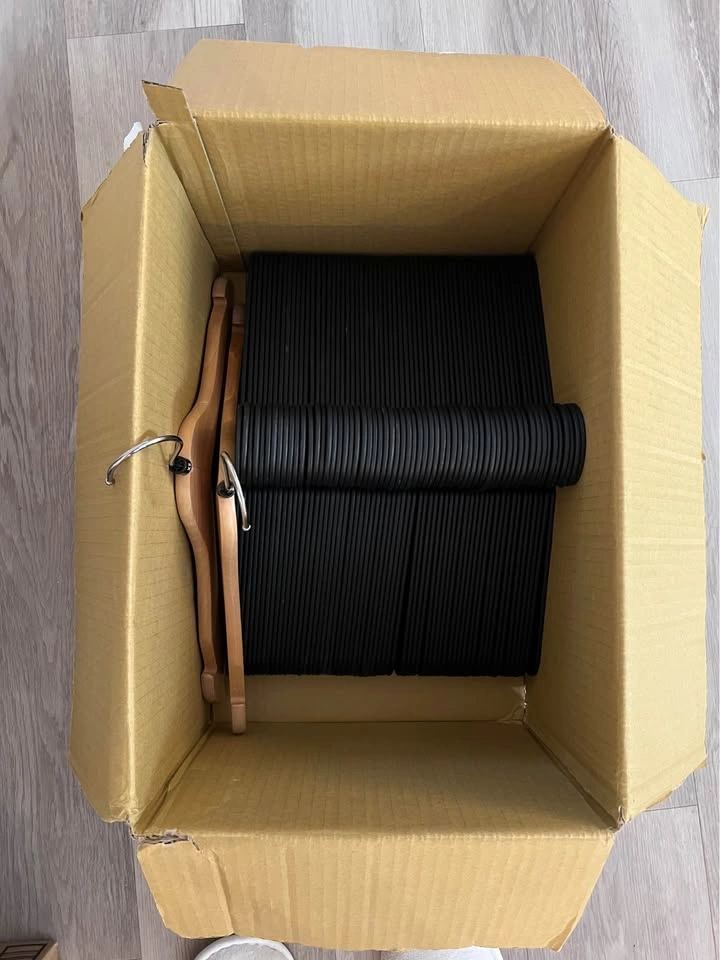~80 IKEA Black Clothes Hangers - photo 3