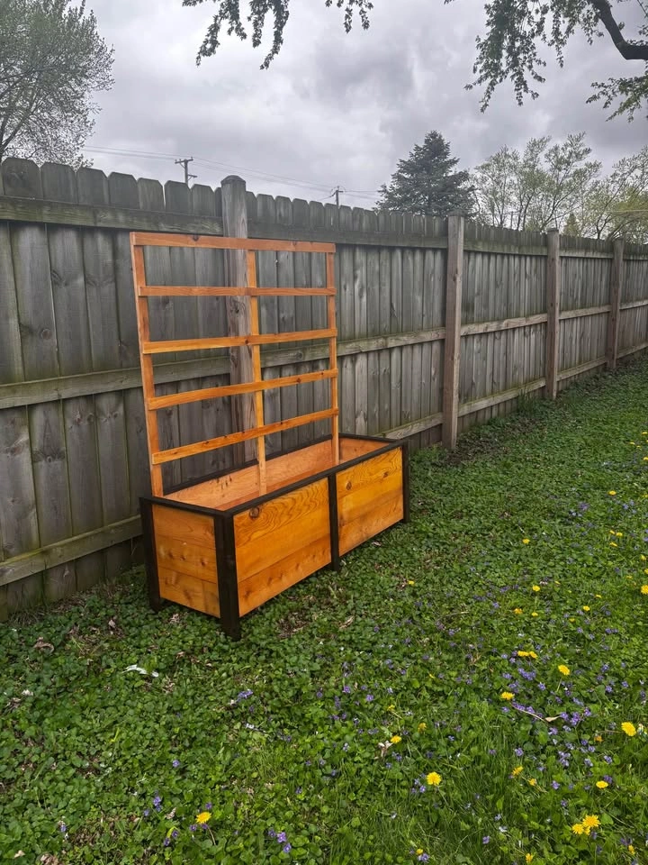 Handmade Two Tone Cedar Planter W/ Trellis - photo 2