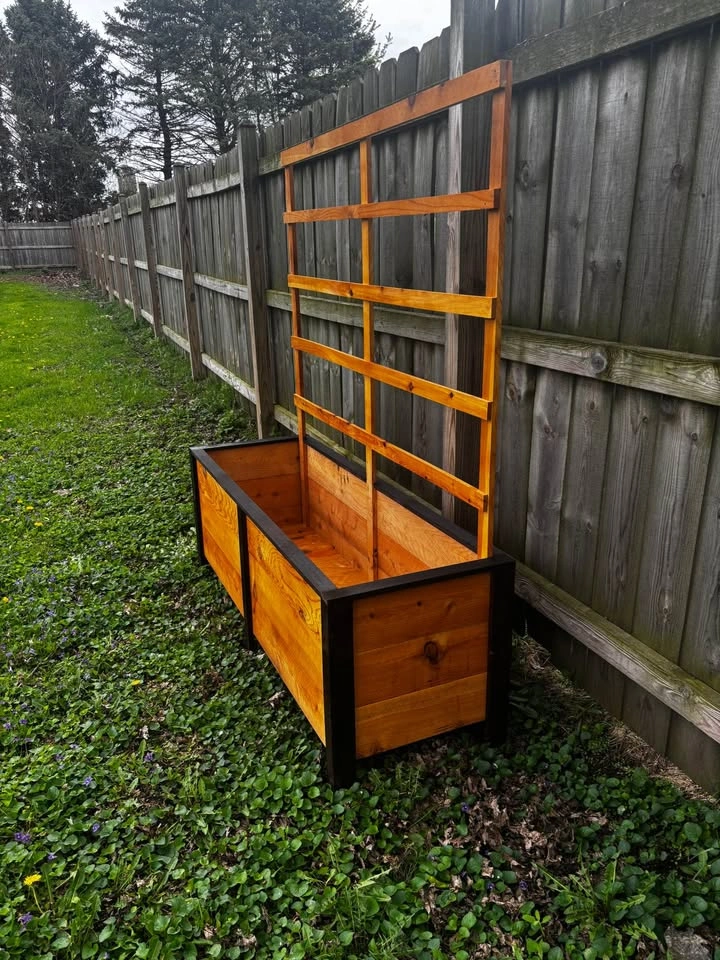 Handmade Two Tone Cedar Planter W/ Trellis - photo 3