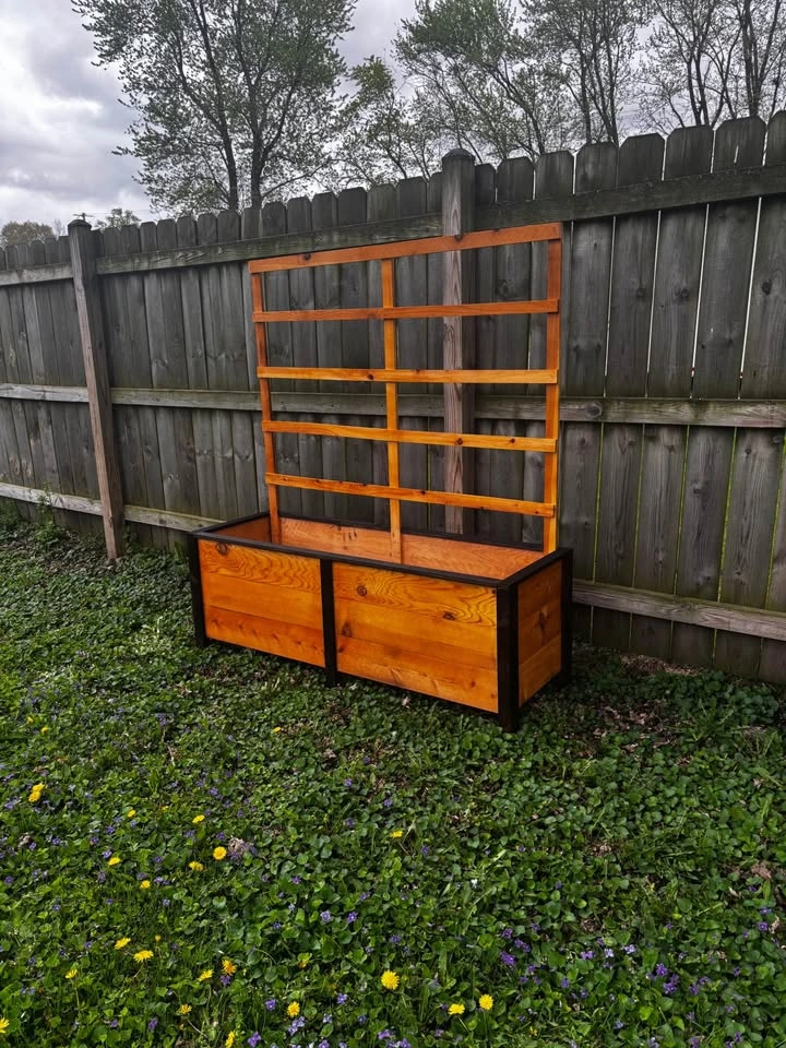 Handmade Two Tone Cedar Planter W/ Trellis - photo 4