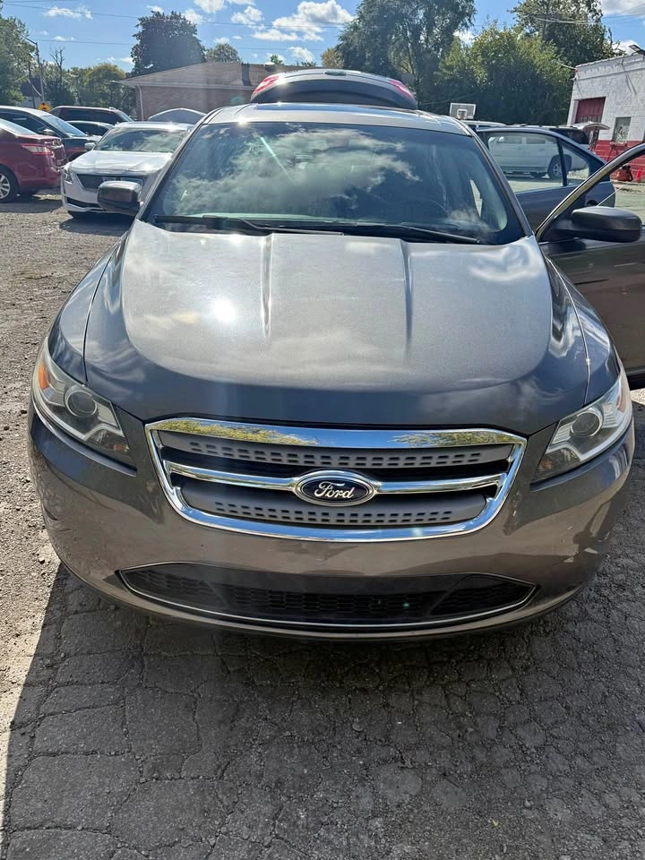 2012 Ford Taurus SEL Sedan 4D