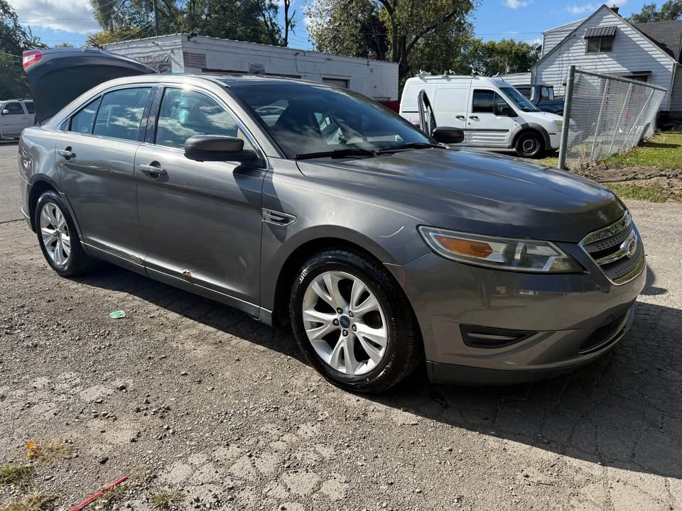 2012 Ford Taurus SEL Sedan 4D - photo 2