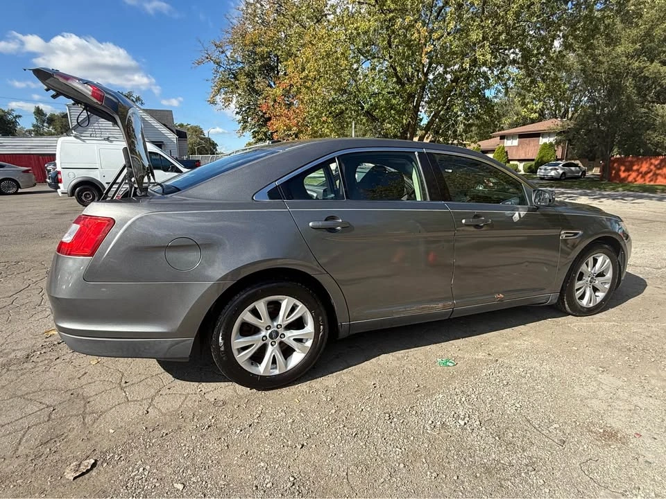 2012 Ford Taurus SEL Sedan 4D - photo 3