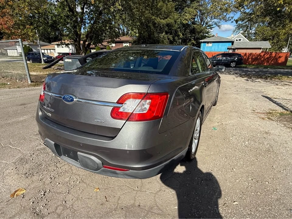 2012 Ford Taurus SEL Sedan 4D - photo 4