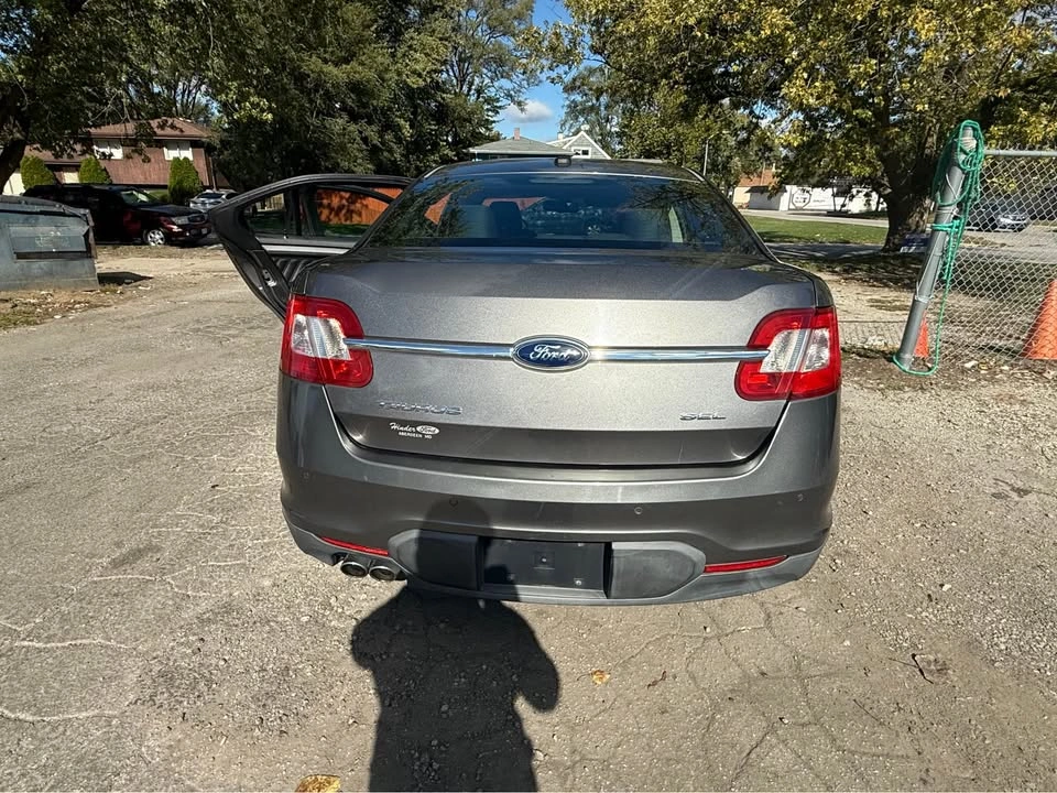 2012 Ford Taurus SEL Sedan 4D - photo 5