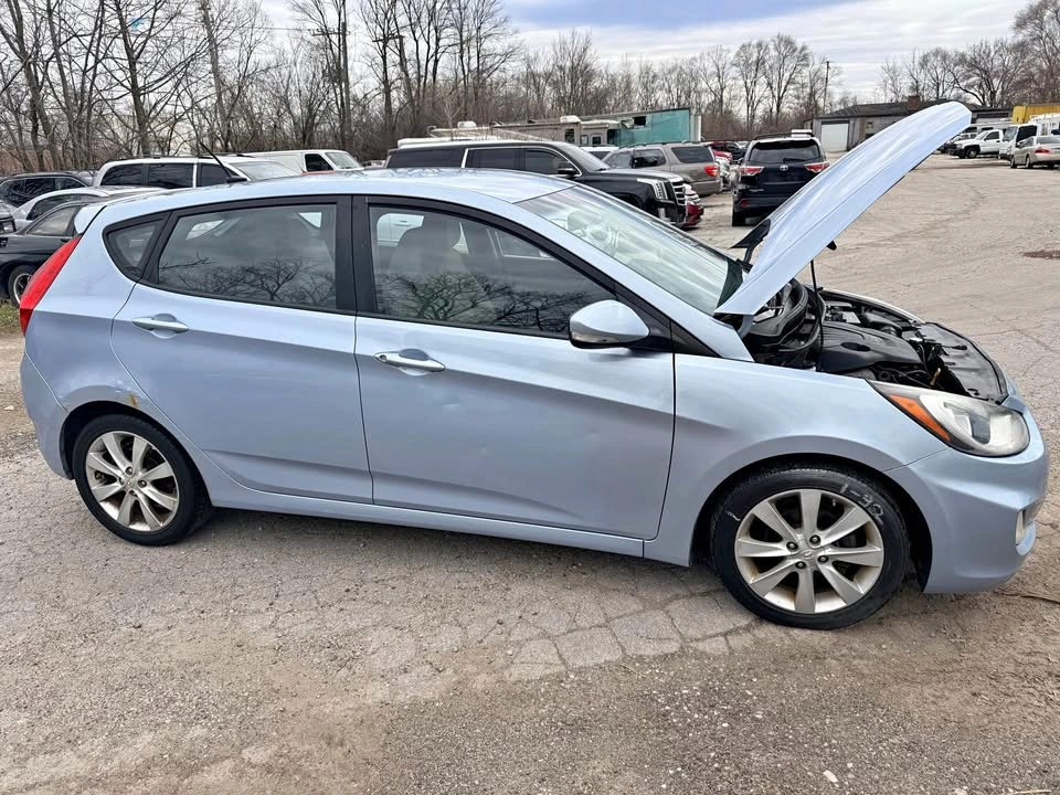 2012 Hyundai Accent GLS Hatchback 2D
