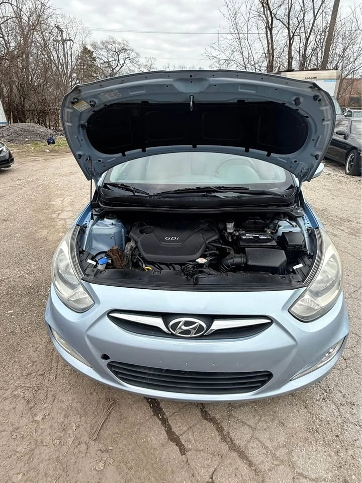 2012 Hyundai Accent GLS Hatchback 2D - photo 2