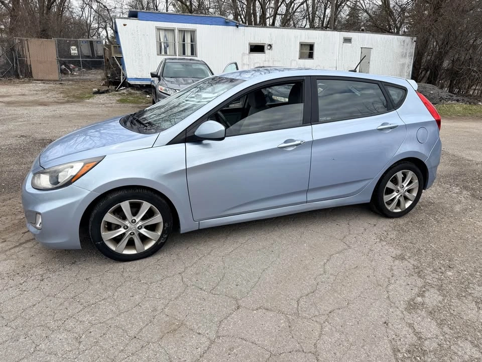 2012 Hyundai Accent GLS Hatchback 2D - photo 5
