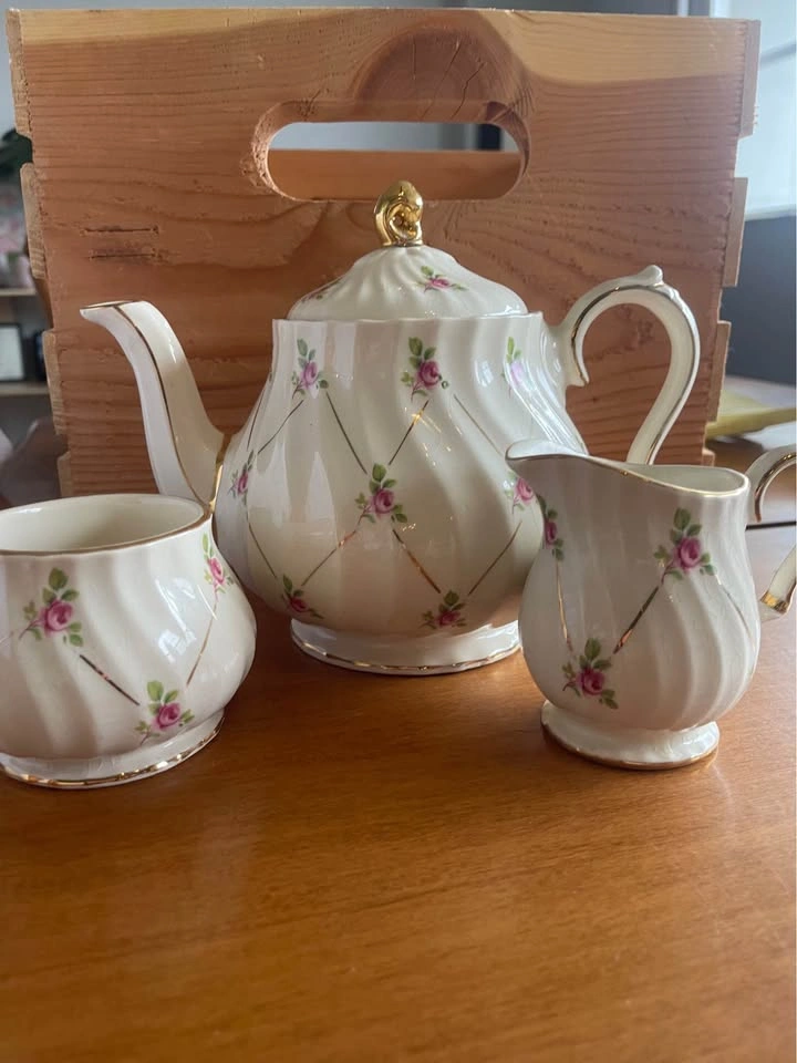 Vintage 3-Piece Fine Bone China Teapot Set – Pink Roses & Gold L - photo 2