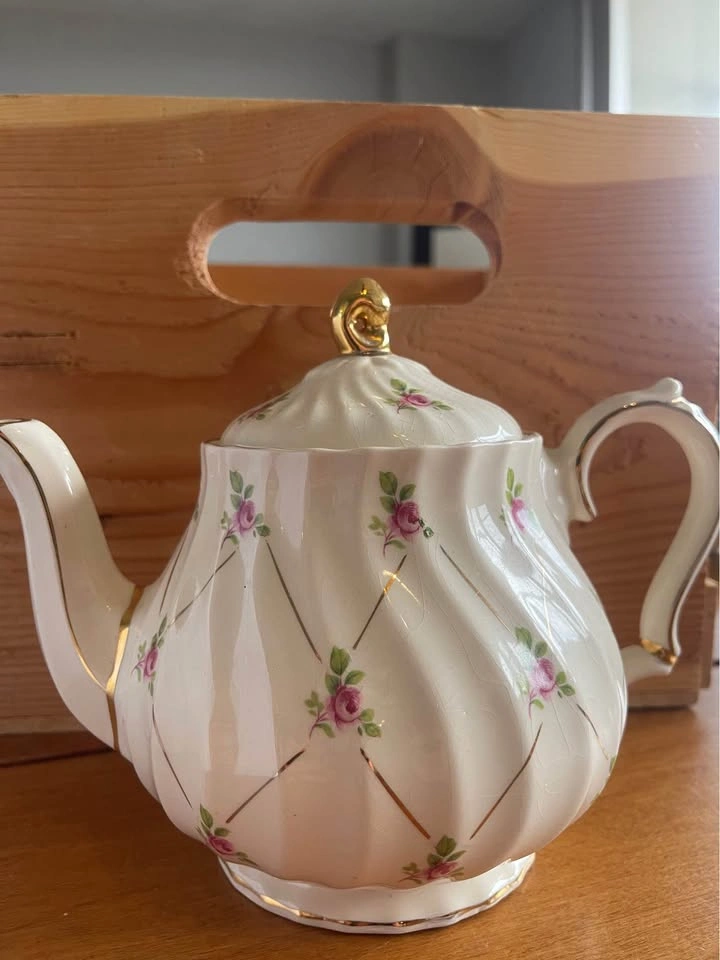 Vintage 3-Piece Fine Bone China Teapot Set – Pink Roses & Gold L - photo 3