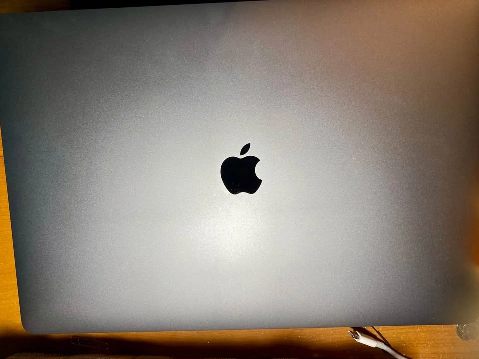 MacBook Pro 16” i9 / 16GB – 102 Cycles – AMAZING DEAL! - photo 2