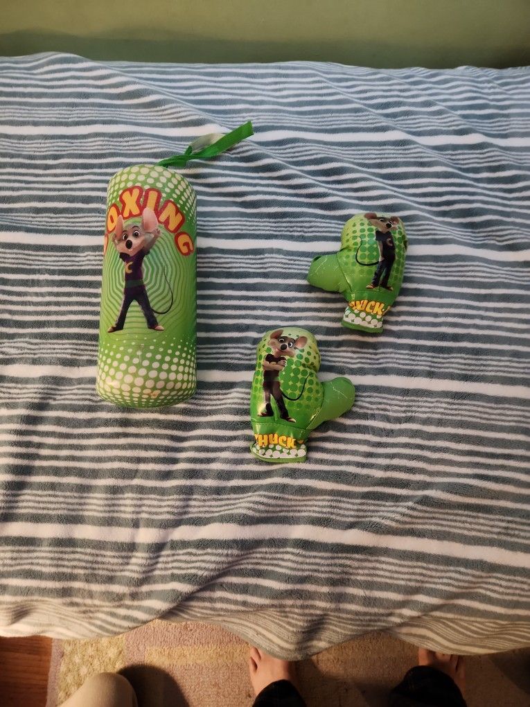 Chuck E Cheese Boxing Glove And Bag Set