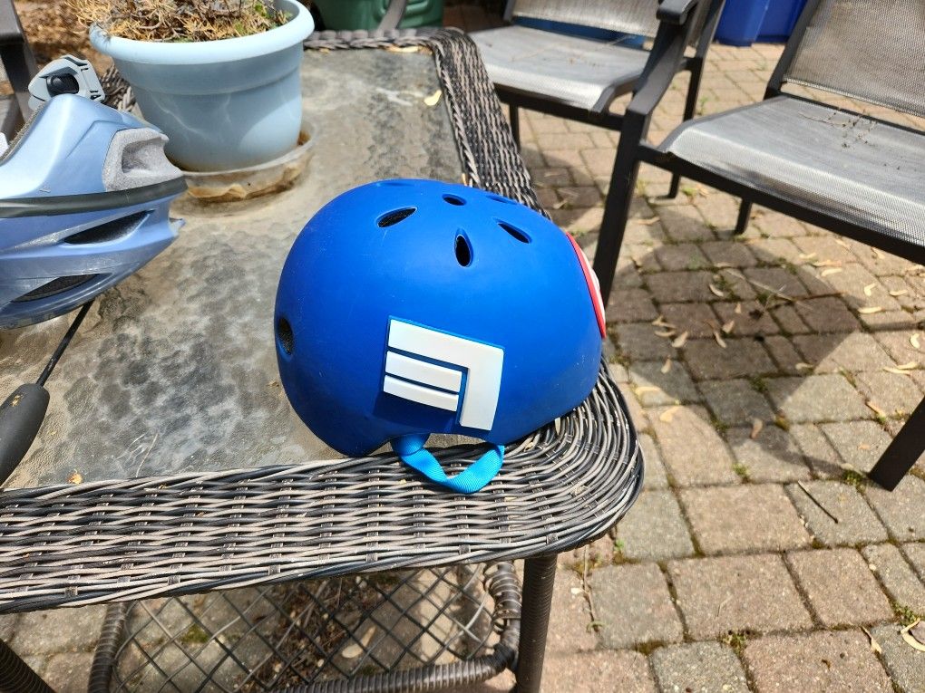 Captain America Small Bike Helmet - photo 2